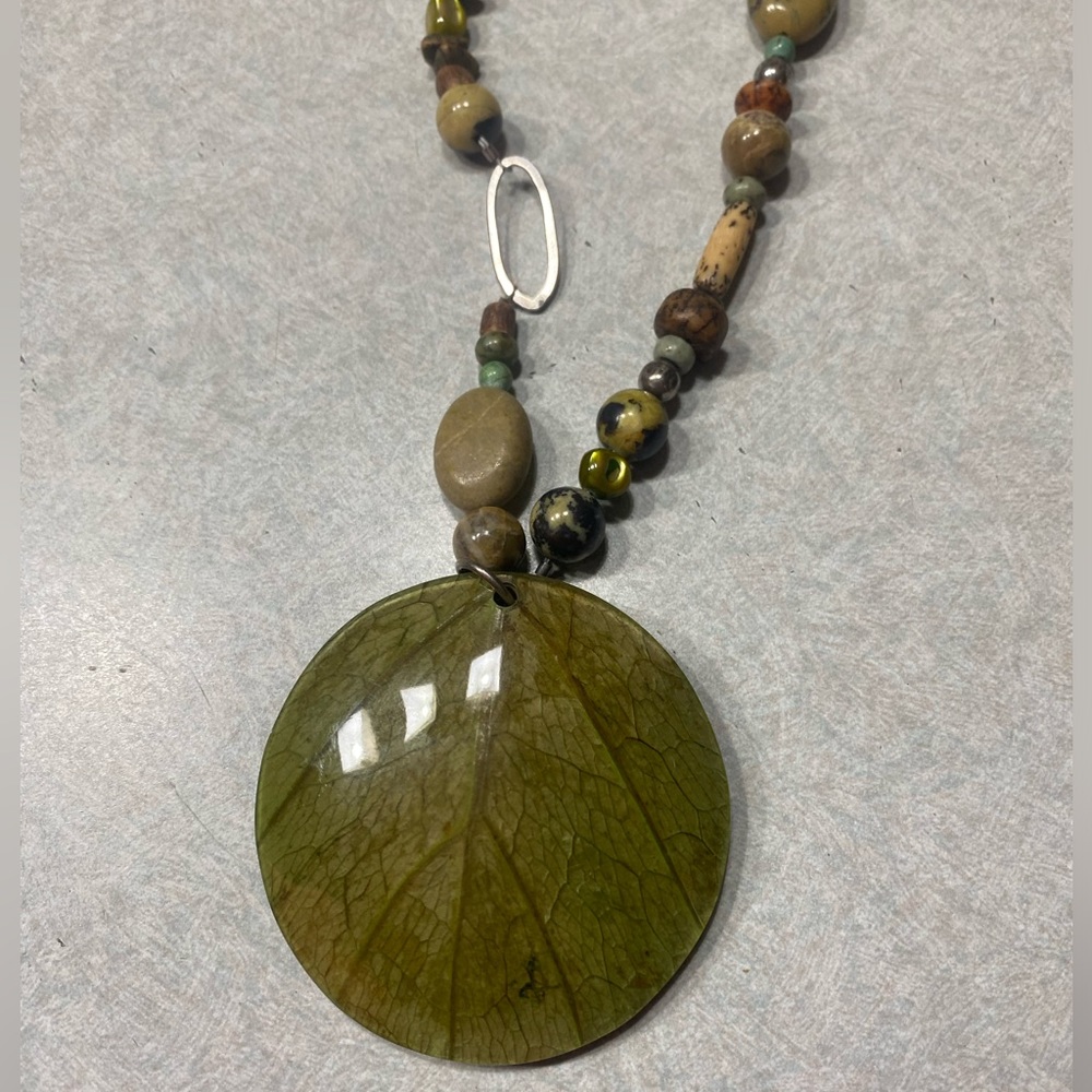 Silpada Sterling, green Kabkaban, wood leaf reversible pendant necklace